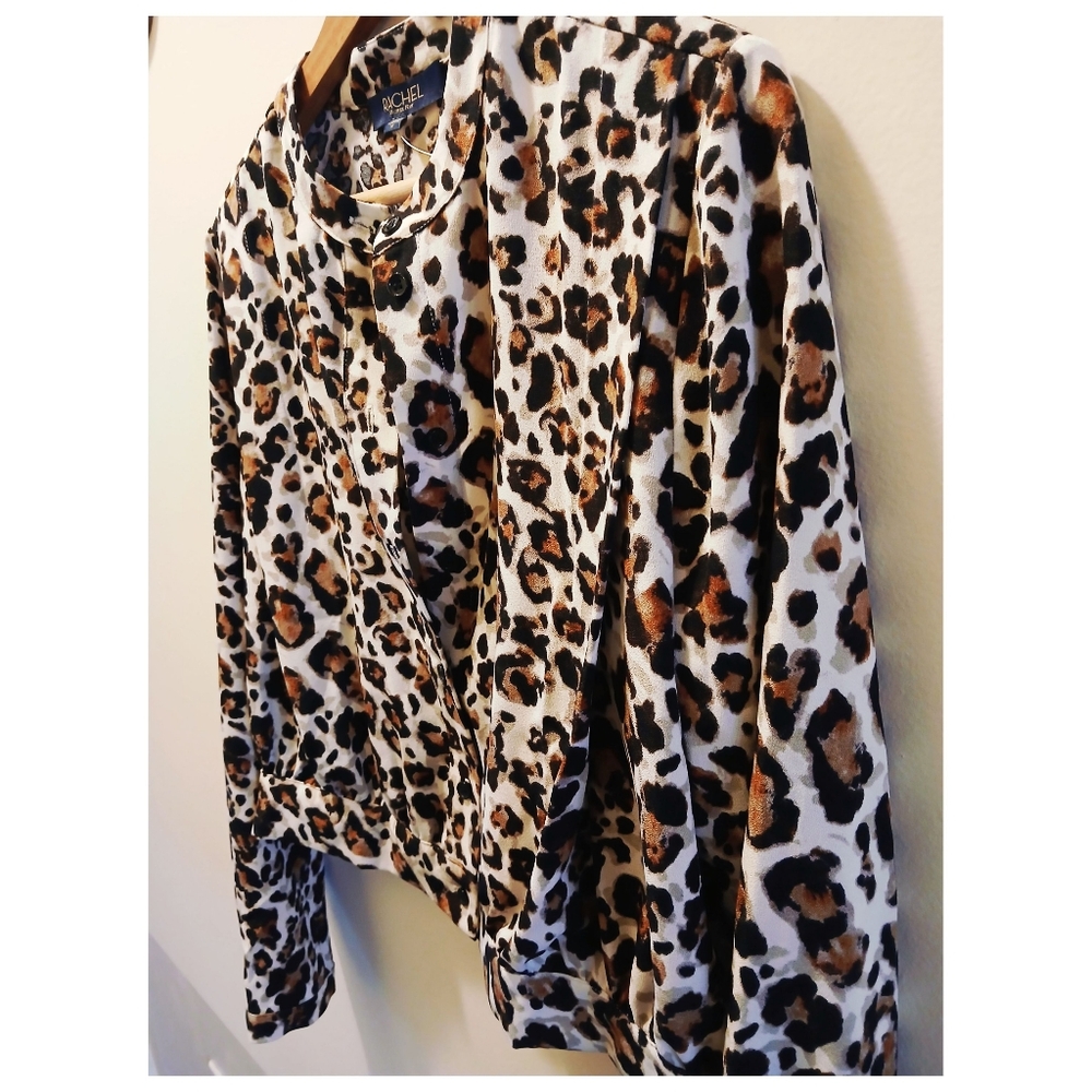 Rachel by Rachel Roy Leopard / Animal Print Crop Long Sleeve Blouse - Picture 4 of 7